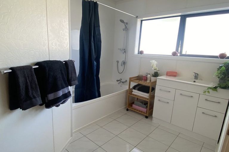 Photo of property in 114 Te Atatu Road, Te Atatu South, Auckland, 0610