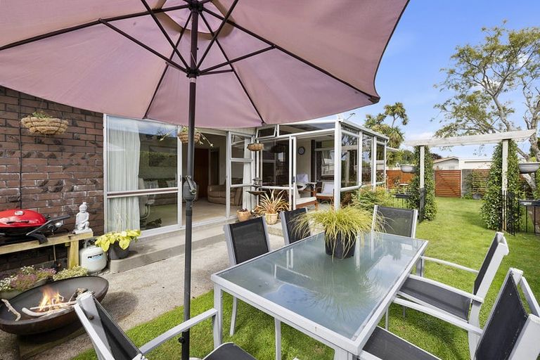 Photo of property in 24 Manu Crescent, Upper Vogeltown, New Plymouth, 4310