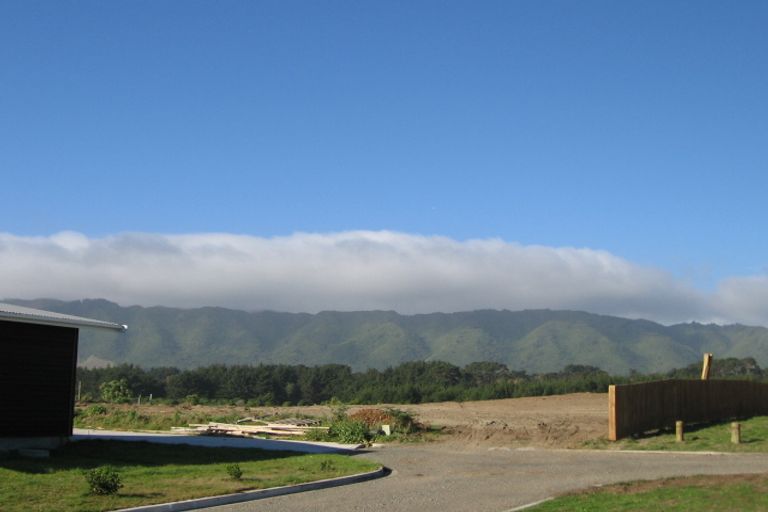 Photo of property in 35 Pharazyn Avenue, Waikanae Beach, Waikanae, 5036