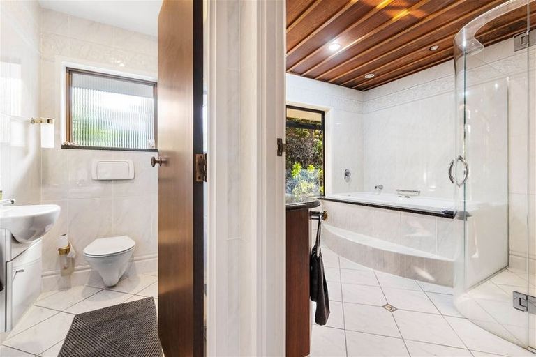 Photo of property in 185 Red Hills Road, Massey, Henderson, 0782