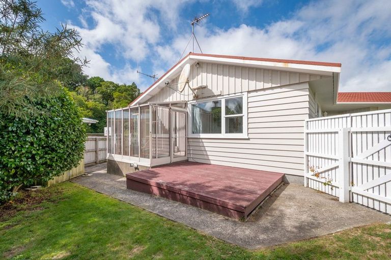 Photo of property in 16 Redwood Avenue, Tawa, Wellington, 5028