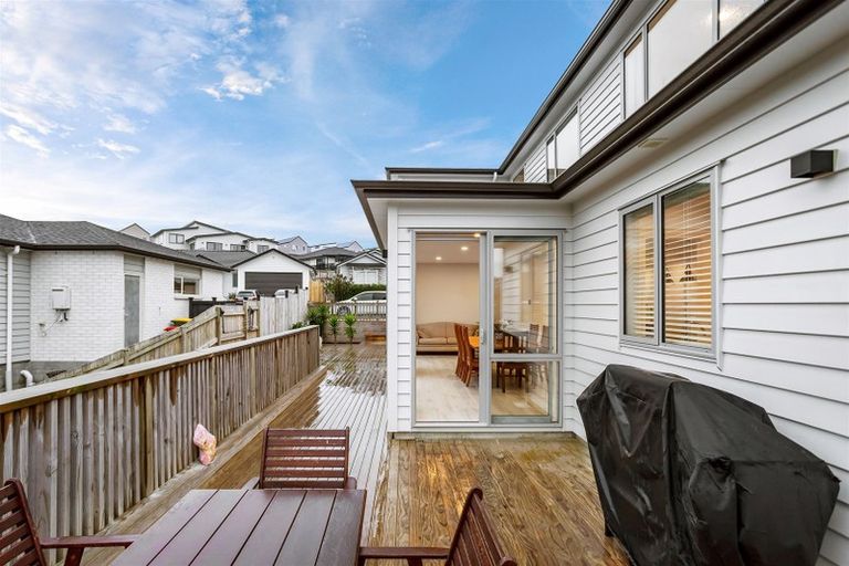 Photo of property in 9 Franheim Crescent, Orewa, 0931