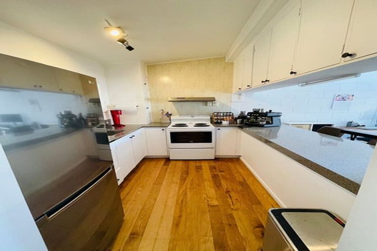 Photo of property in 2/289 Glenfield Road, Glenfield, Auckland, 0629