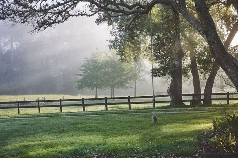 Photo of property in 44 Attwood Road, Paremoremo, Auckland, 0632