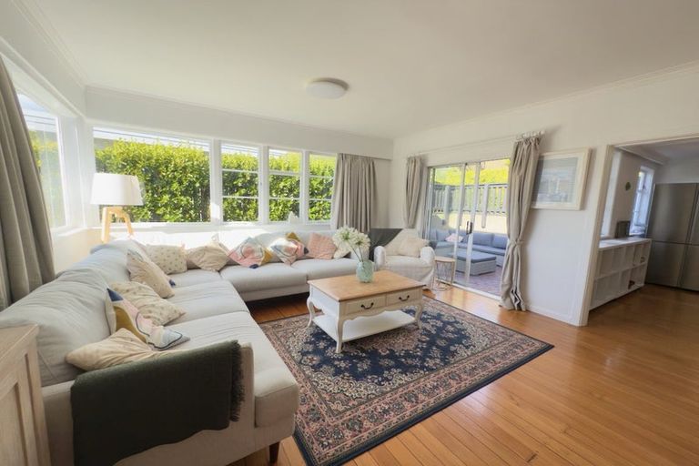 Photo of property in 41 Raroa Terrace, Tawa, Wellington, 5028