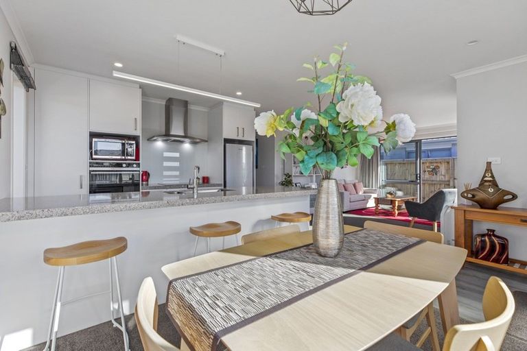 Photo of property in 184 Te Okuroa Drive, Papamoa, 3118