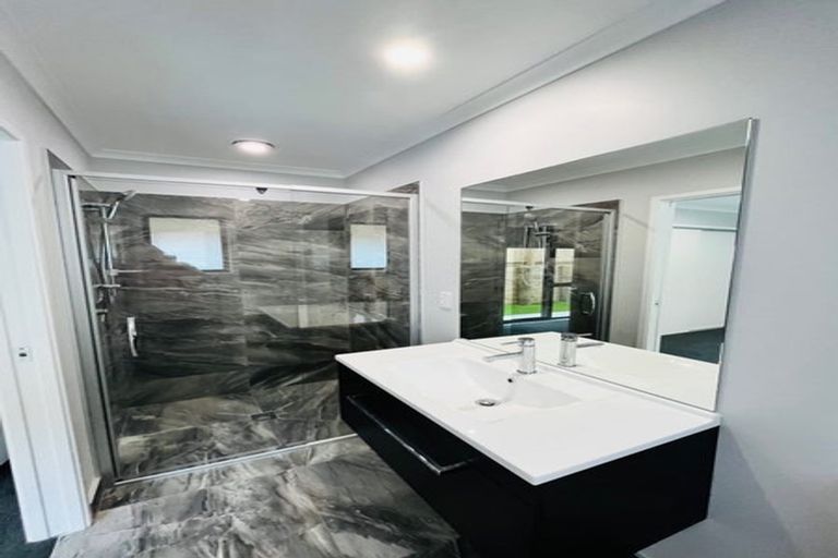 Photo of property in 55 Leathem Crescent, Pokeno, 2402