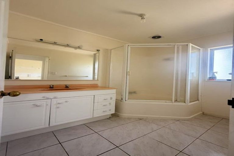 Photo of property in 12 Centreway Road, Orewa, 0931