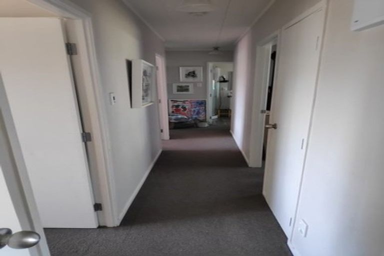 Photo of property in 8 Elizabeth Drive, West Harbour, Auckland, 0618