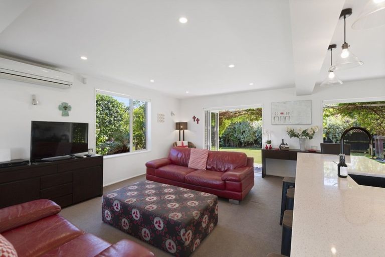 Photo of property in 120 Royal Park Drive, Parklands, Christchurch, 8083