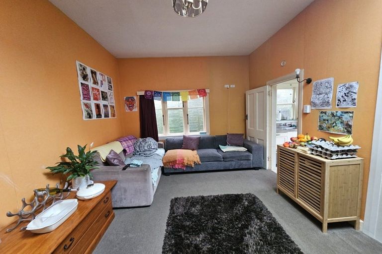 Photo of property in 90 Kelburn Parade, Kelburn, Wellington, 6012