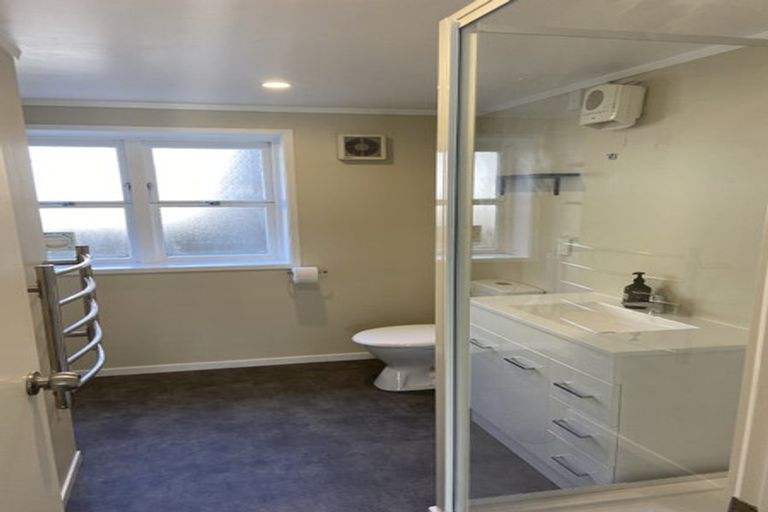 Photo of property in 1/297 Rangatira Road, Beach Haven, Auckland, 0626