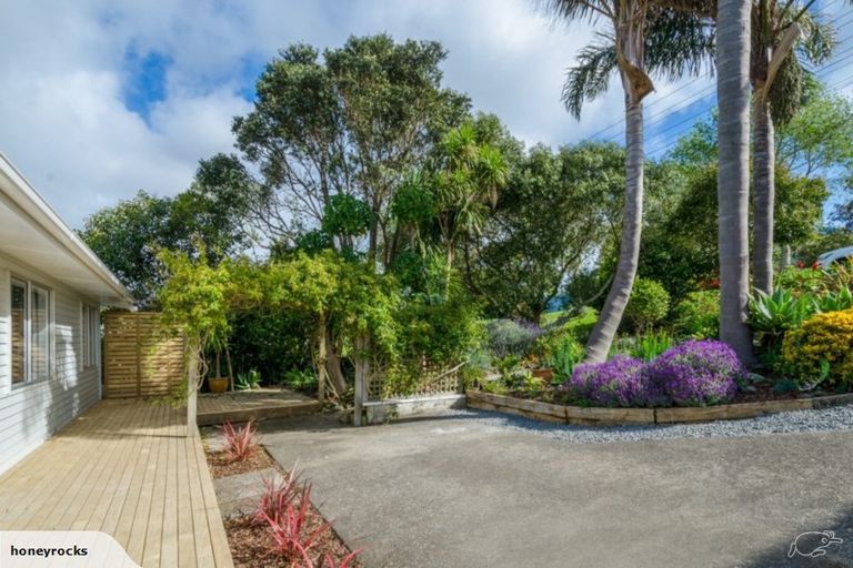 Photo of property in 10 Rautawhiri Road, Helensville, 0800