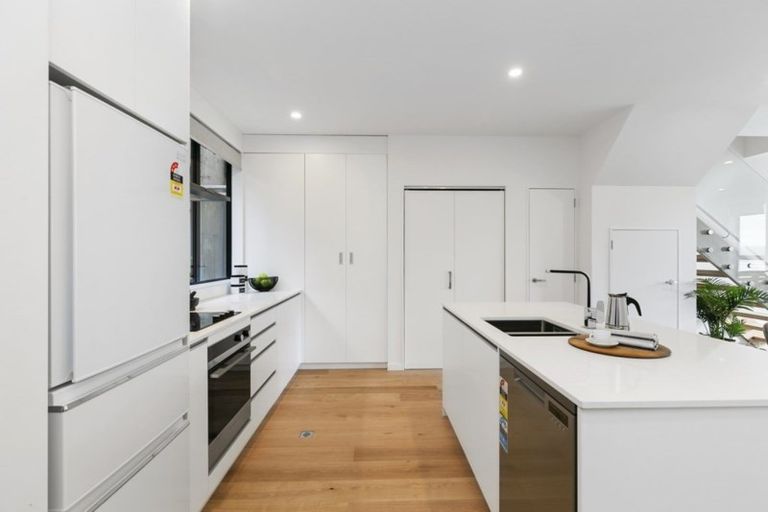 Photo of property in 12/80 Seatoun Heights Road, Seatoun, Wellington, 6022