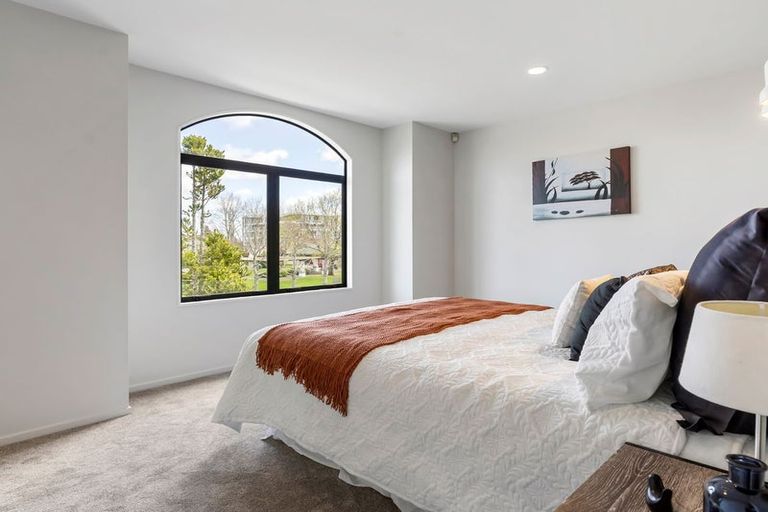 Photo of property in 3/8 Tuscany Way, Te Atatu Peninsula, Auckland, 0610