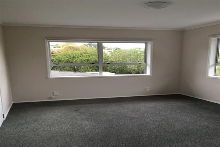 Photo of property in 1/33 Awaruku Road, Torbay, Auckland, 0630
