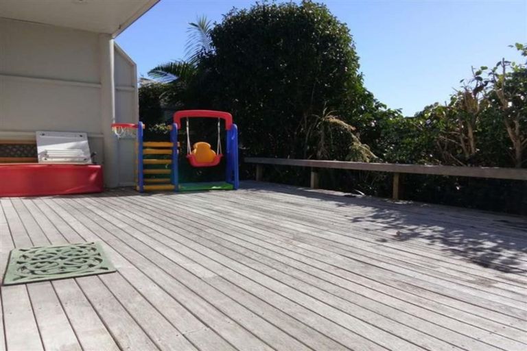 Photo of property in 1/28 Rangitoto Terrace, Milford, Auckland, 0620