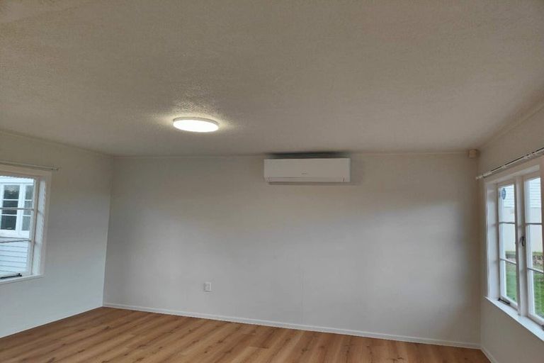 Photo of property in 48 Woodlands Crescent, Browns Bay, Auckland, 0630