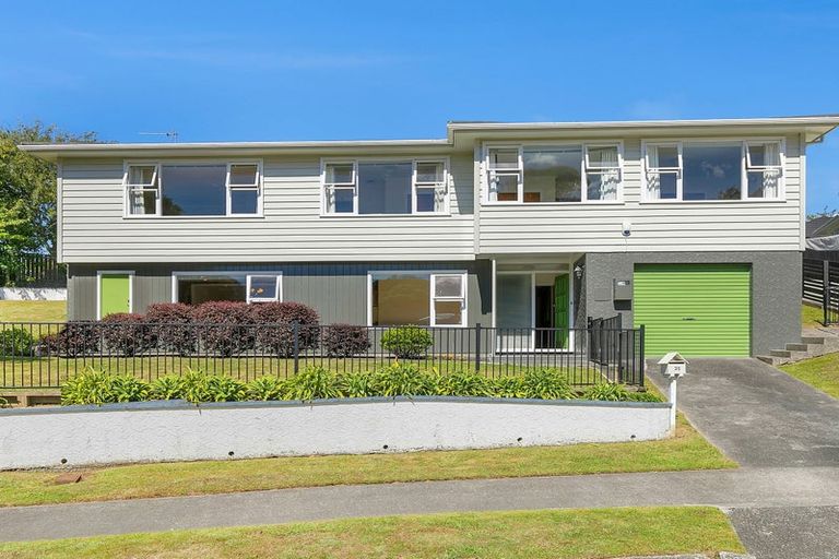 Photo of property in 35 Pembroke Street, Tawa, Wellington, 5028