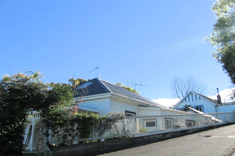 Photo of property in 120 Priestley Terrace, Bluff Hill, Napier, 4110