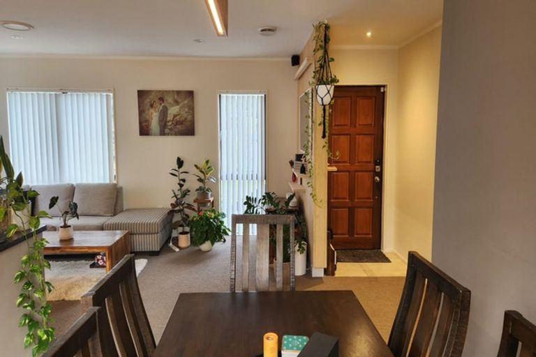 Photo of property in 2 Broadfield Street, Massey, Auckland, 0614