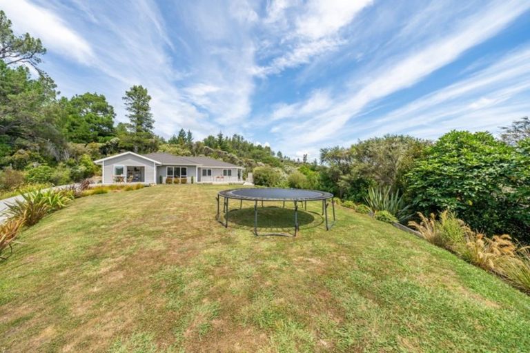 Photo of property in 29 Mt Marua Drive, Timberlea, Upper Hutt, 5018