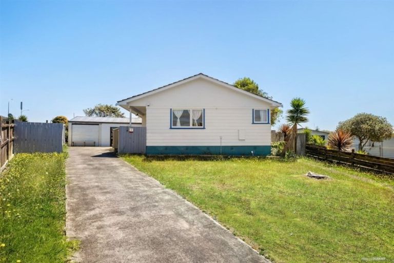 Photo of property in 28 Gambare Place, Wattle Downs, Auckland, 2103