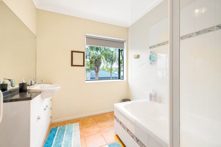 Photo of property in 14 Gerda Place, Ranui, Auckland, 0612