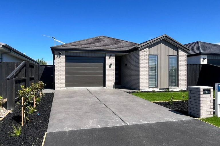 Photo of property in 16 Oakmill Drive, Casebrook, Christchurch, 8051