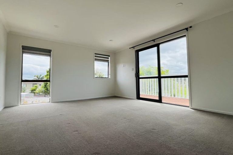 Photo of property in 15 Aronia Way, Goodwood Heights, Auckland, 2105