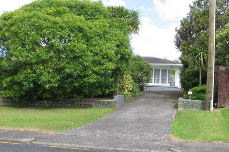 Photo of property in 3 Neil Avenue, Te Atatu Peninsula, Auckland, 0610