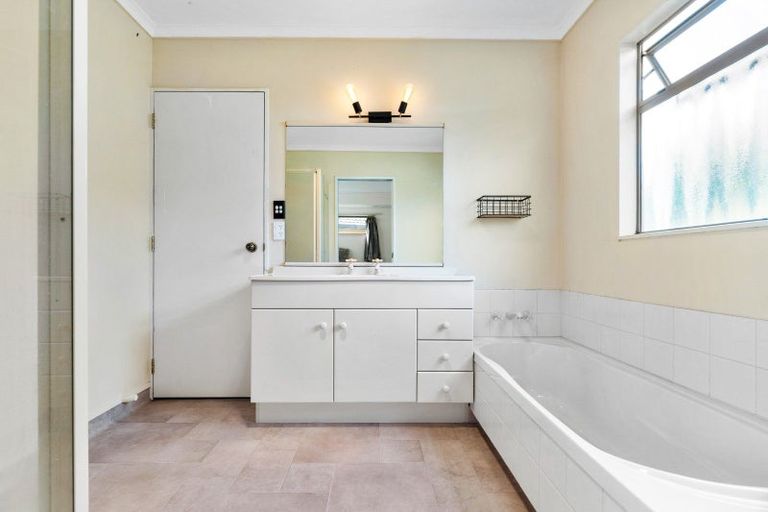 Photo of property in 19 Aintree Place, Taradale, Napier, 4112