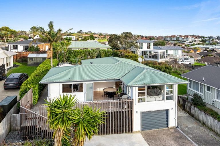 Photo of property in 2/28 Bay Street, Red Beach, 0932