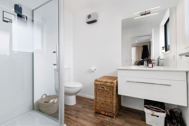 Photo of property in 12 Hebbard Court, Albert Town, Wanaka, 9305