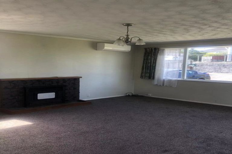 Photo of property in 536 Glenfield Road, Glenfield, Auckland, 0629