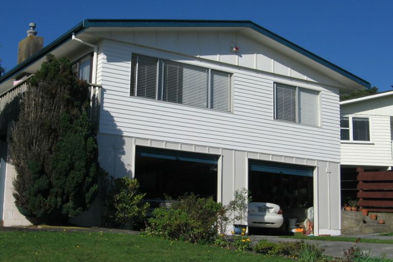 Photo of property in 11 Spicer Place, Tawa, Wellington, 5028