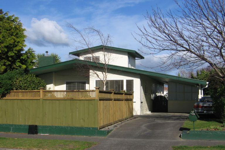 Photo of property in 16 Newcastle Street, Hokowhitu, Palmerston North, 4410
