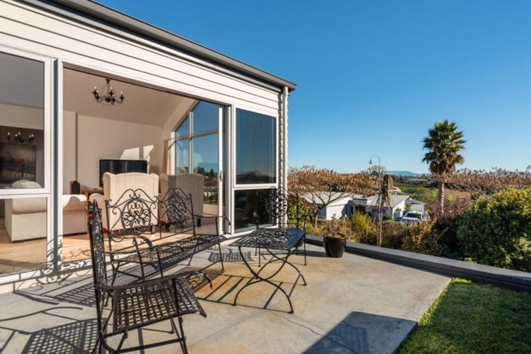 Photo of property in 22 Estuary View Road, Welcome Bay, Tauranga, 3112