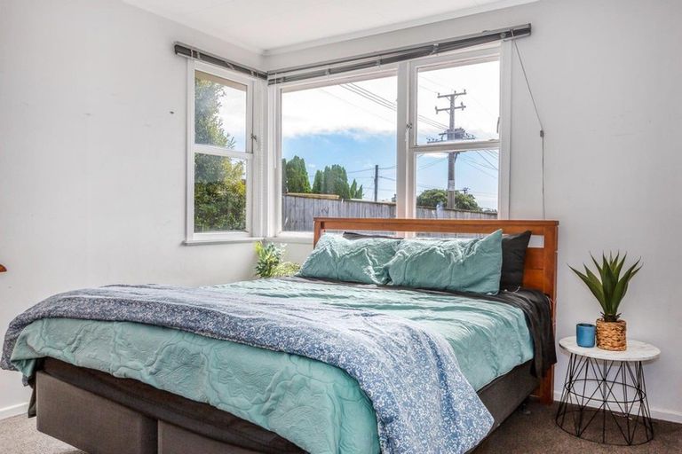 Photo of property in 136 Driver Crescent, Cannons Creek, Porirua, 5024