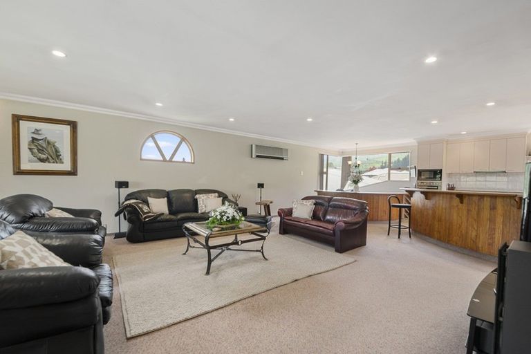 Photo of property in 104 Milton Terrace, Picton, 7220