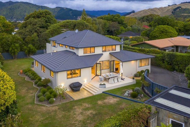 Photo of property in 17 Windsor Avenue, Waikanae, 5036