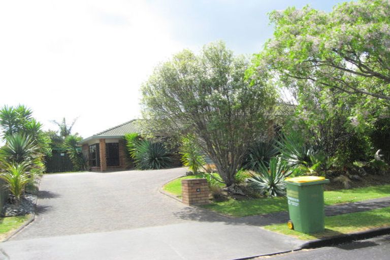 Photo of property in 18 Perotti Place, Conifer Grove, Takanini, 2112