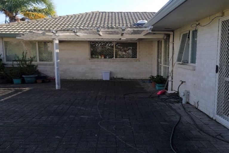 Photo of property in 125 Golfland Drive, Golflands, Auckland, 2013