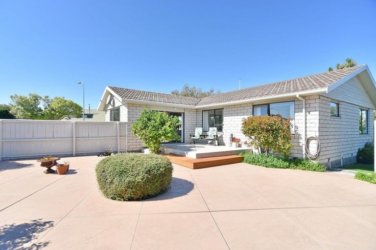 Photo of property in 4 Sonning Place, Redwood, Christchurch, 8051