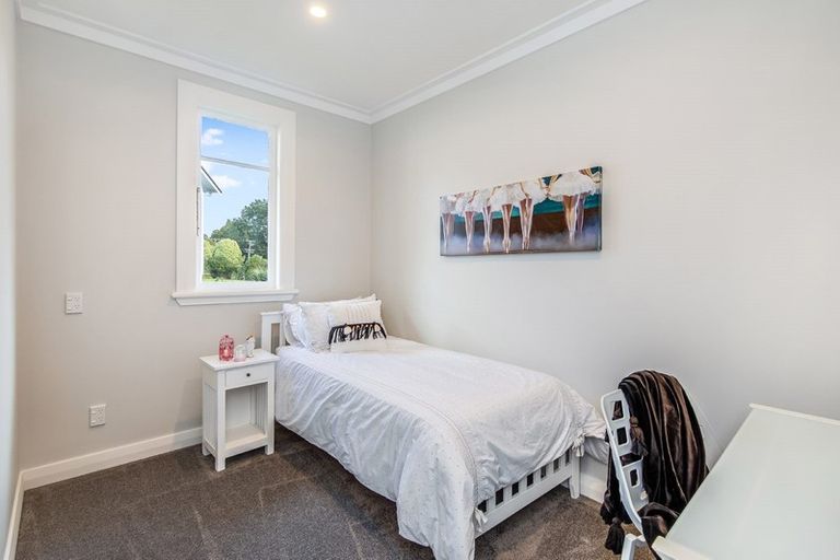 Photo of property in 21 Cambridge Road, Riverhead, 0820