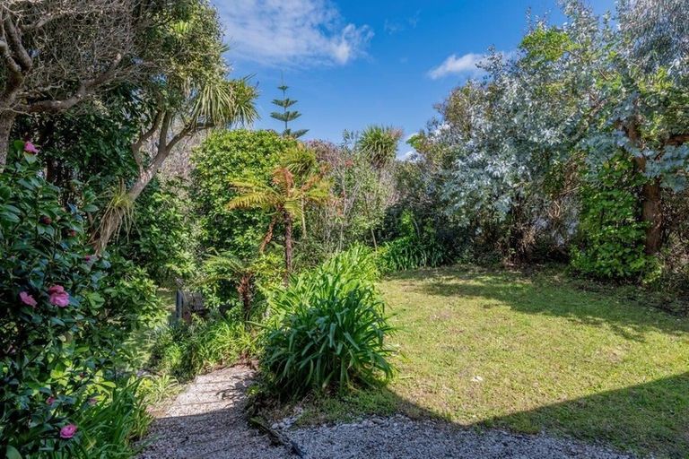 Photo of property in 17 Hughes Street, Waikanae Beach, Waikanae, 5036