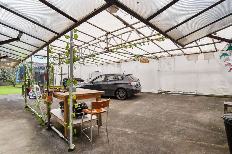 Photo of property in 75 Gossamer Drive, Pakuranga Heights, Auckland, 2010