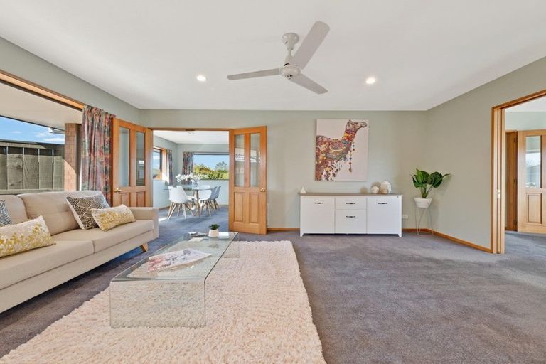 Photo of property in 2/7 Thicket Close, Redwood, Christchurch, 8051