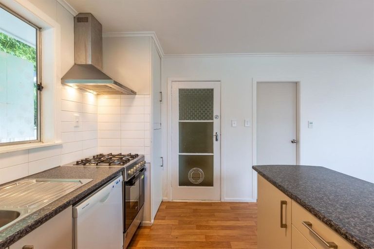 Photo of property in 9 Tracey Terrace, Te Atatu South, Auckland, 0602