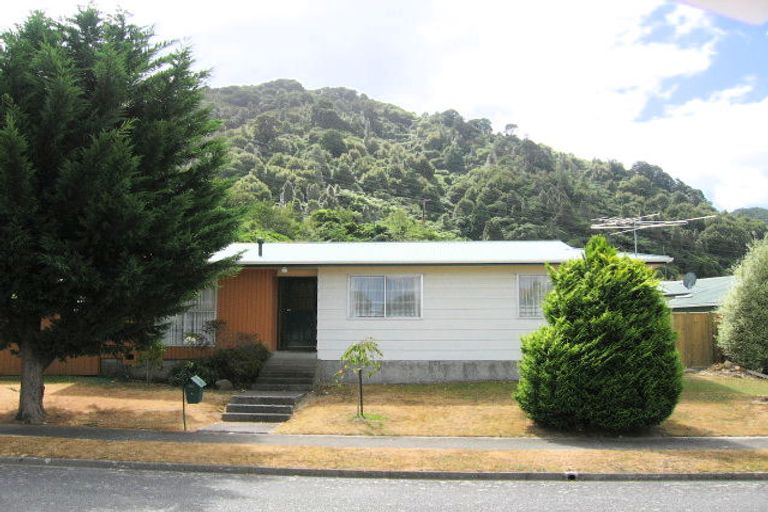 Photo of property in 4 Tulsa Grove, Totara Park, Upper Hutt, 5018